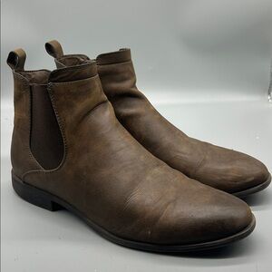 Frye men’s Michael Chelsea boot